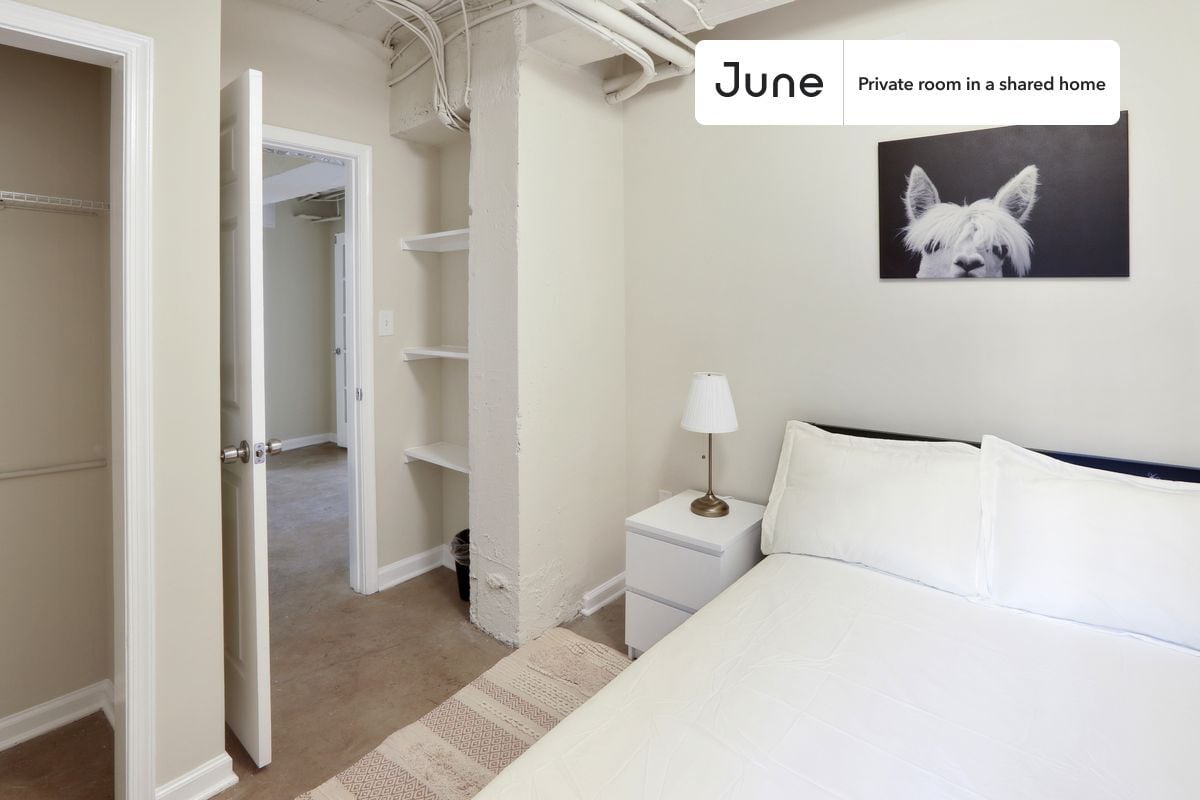 Building Photo - Room in Shared 5 bed/2 bath home in Dupont Circle