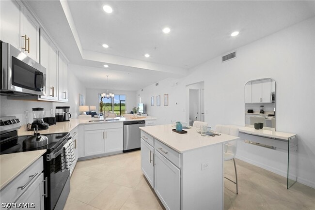 Building Photo - 15285 Grn Acrs Ave