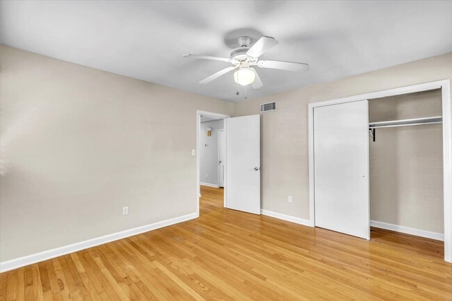 Building Photo - 317 Kensington Dr