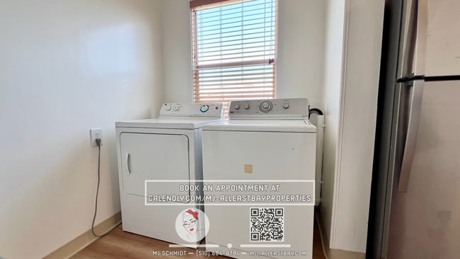 Building Photo - 1/2 Off first months Rent -4 bedroom 2 bat...