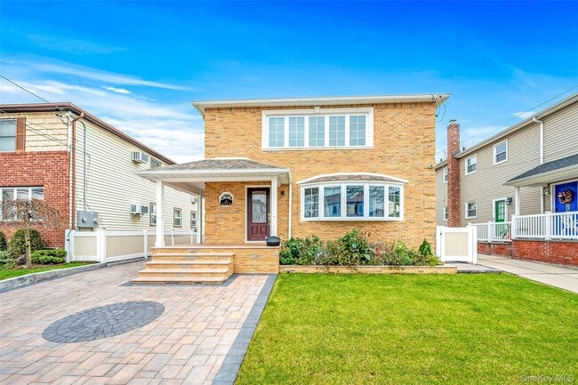 Primary Photo - 22 Sandalwood Ave