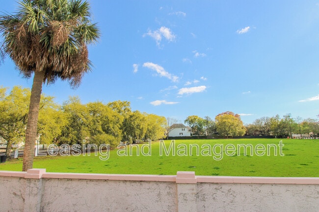 Building Photo - 25 Ashley Ave