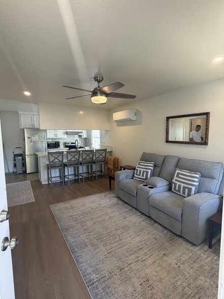 Building Photo - 1444 E Canal Dr