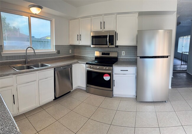 Building Photo - 13035 Bassford Dr