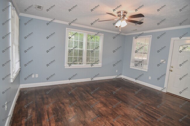 Building Photo - $900- Beautifully Updated 1-Bedroom, 1-Bathroom Duplex Unit