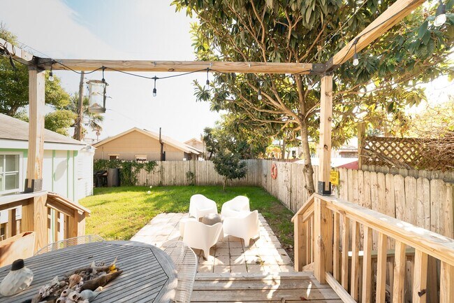 Building Photo - 3715 Avenue S 1/2