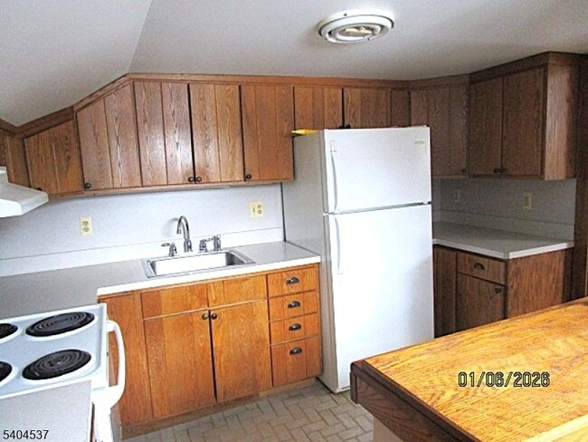 Building Photo - 955 Fairview Lake Rd