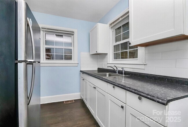 Building Photo - 2504 Morton St