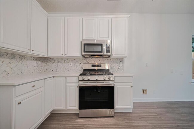Building Photo - 2118 Westover Park Cir