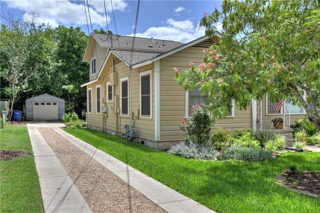 Building Photo - 905 Brentwood St