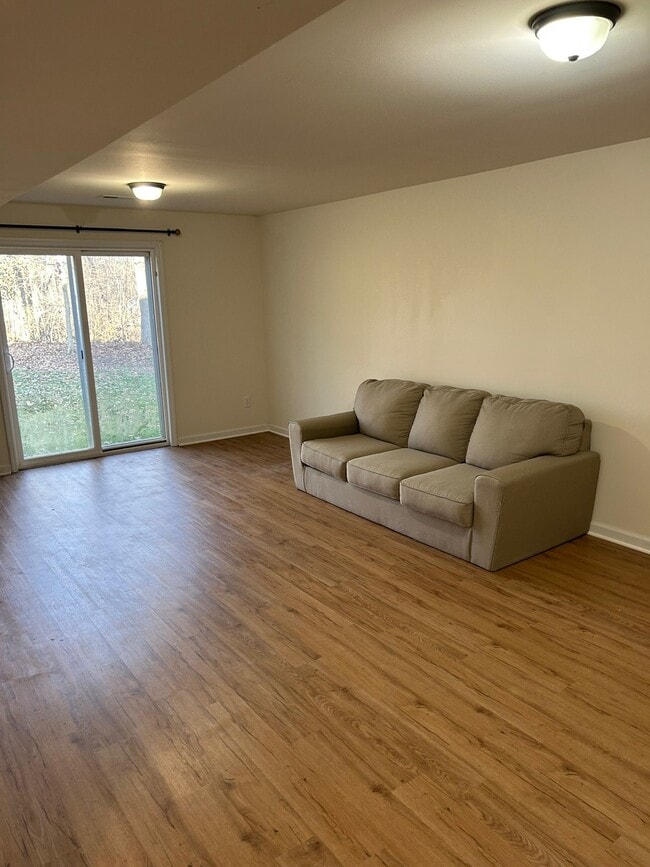 Building Photo - 538 Springhurst Pkwy