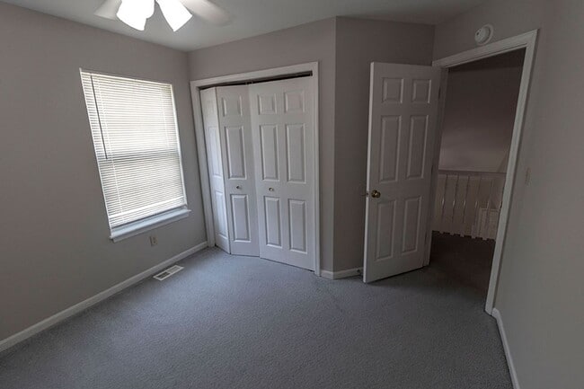 Building Photo - 212-214 Nikki Way