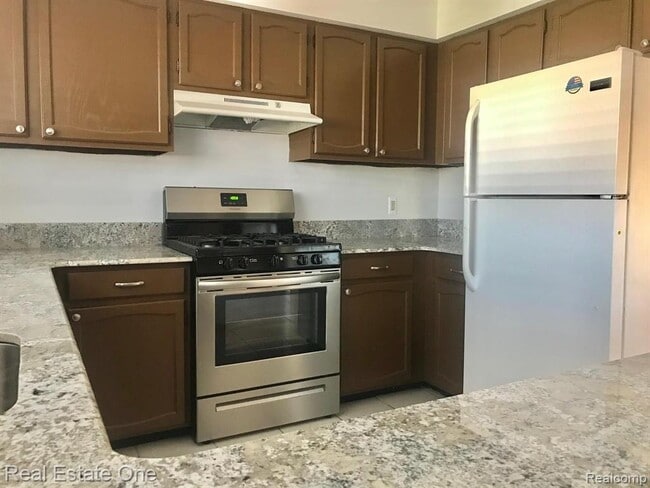 Building Photo - 37147 Evergreen Dr