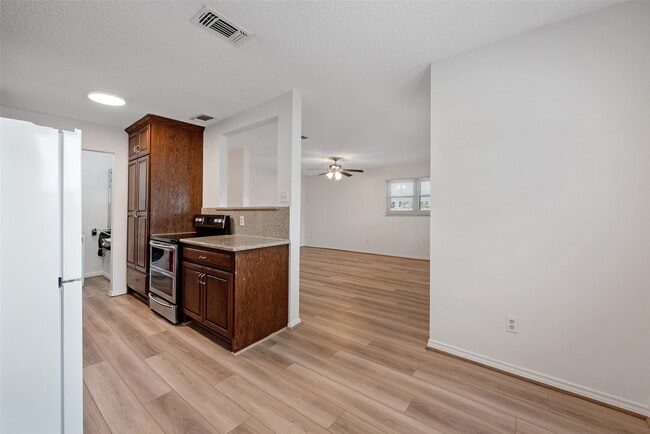 Building Photo - 910 Judiway St