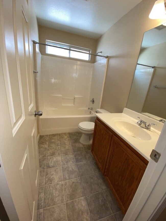 Building Photo - Stunning 3-bedroom, 2.5-bathroom rental