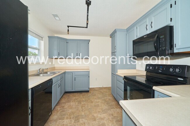 Building Photo - Coming soon! - Comfort & Convenience in Pi...