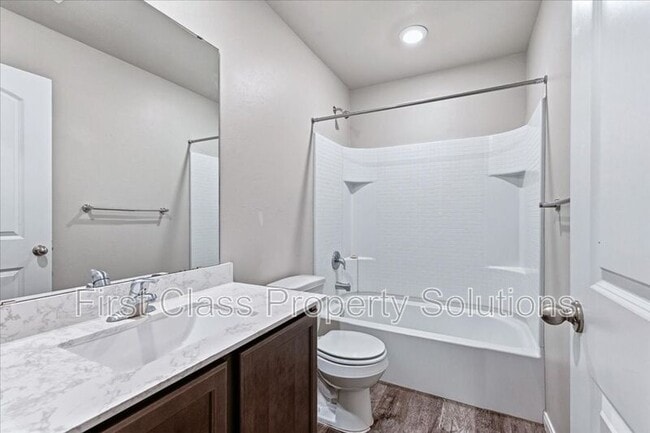 Building Photo - 1708 Burgundy Dr