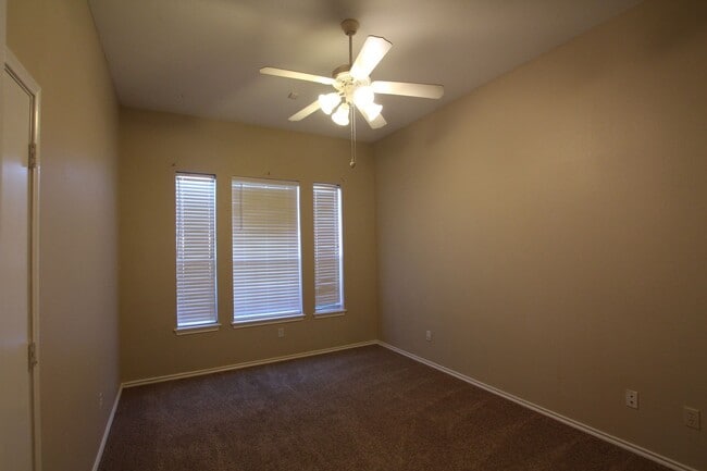 Building Photo - Coming Soon! 3 Bedroom 2 Bathroom Home in ...