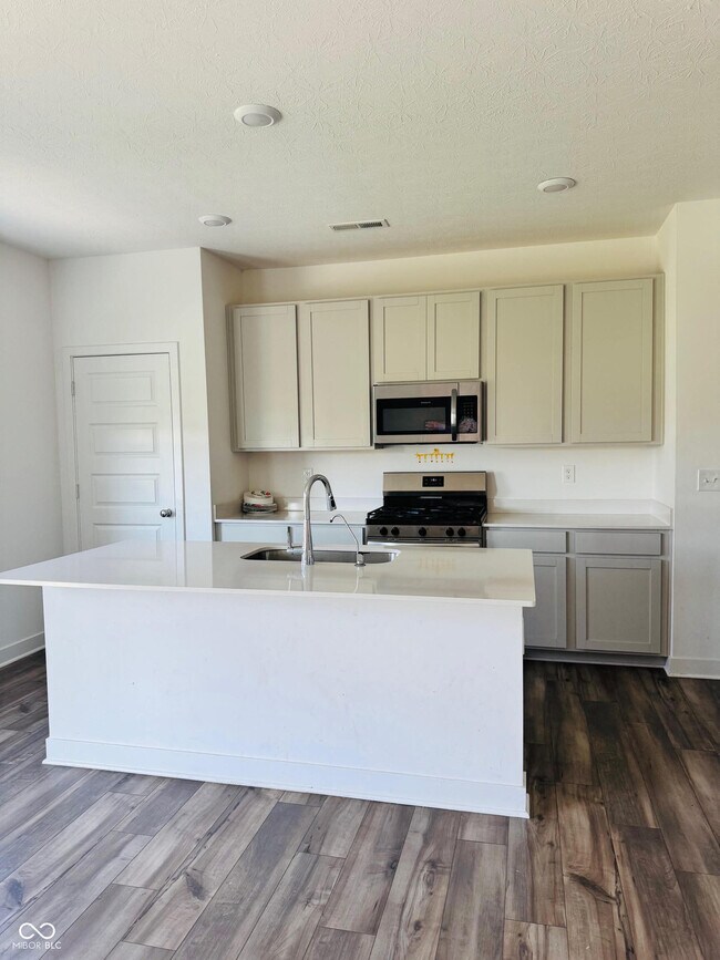 Building Photo - 7438 Brayton Ct