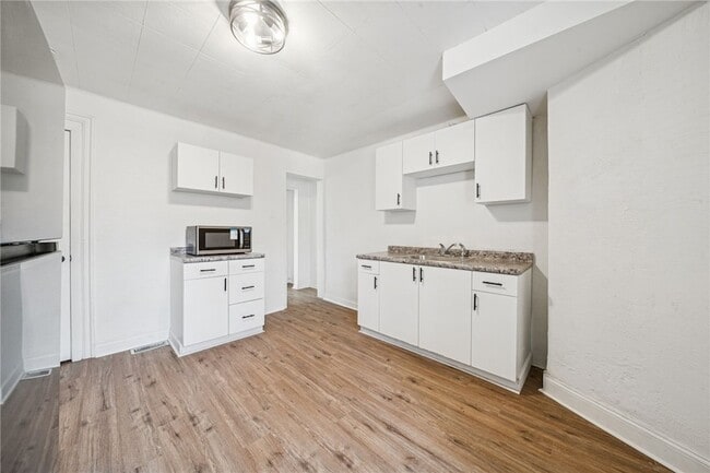 Building Photo - 3226 Richardson Ave