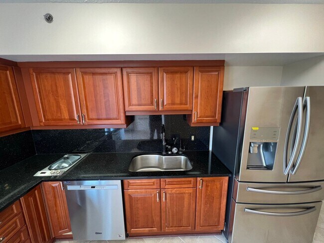 Building Photo - Fantastic 3 Bedroom 3 Bathroom Condo With ...
