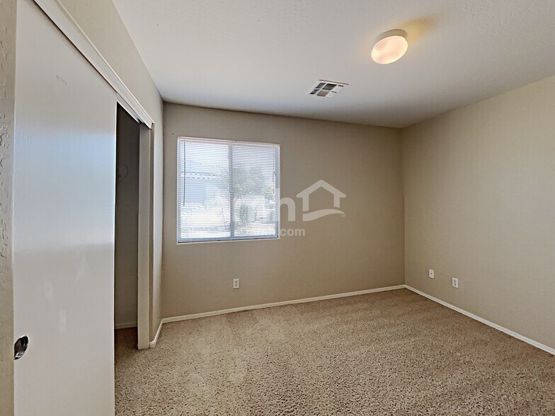 Building Photo - 7504 S Sunrise Way