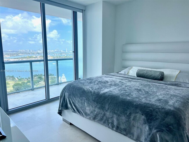 Building Photo - 888 Biscayne Blvd