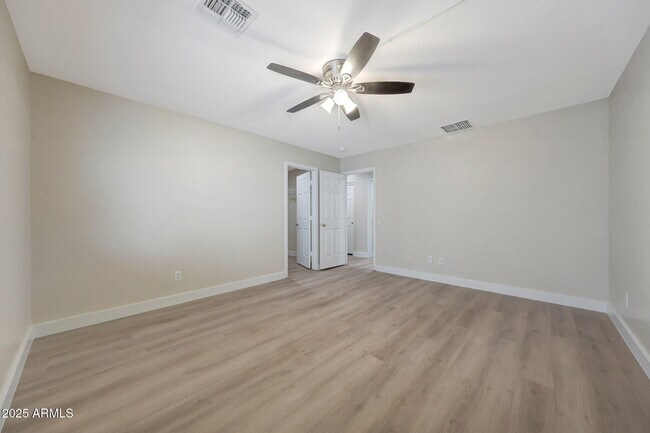 Building Photo - 9423 W Monte Vista Rd
