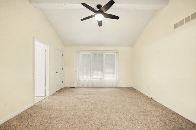 Building Photo - 456 Essex Dr