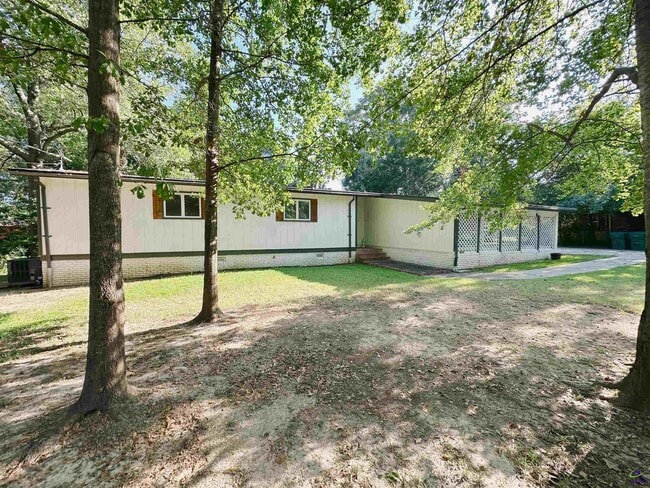 Building Photo - 205 Lake Placid Dr
