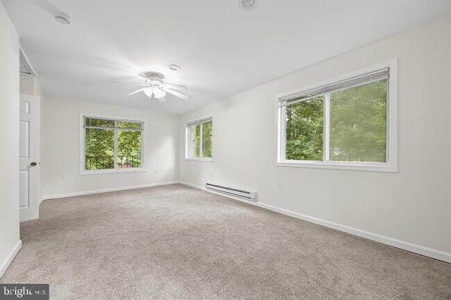 Building Photo - 10600 Vantage Ct