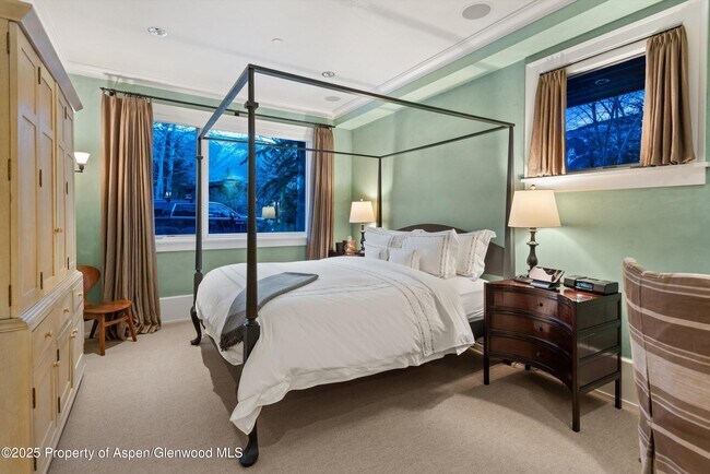 Building Photo - 304 S Garmisch St