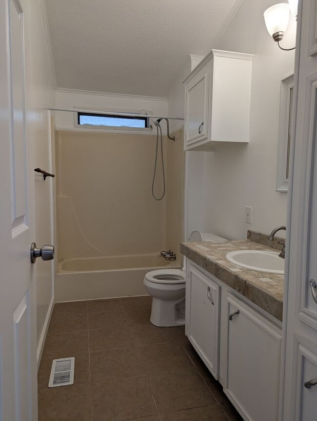 Building Photo - 3 Bedroom/2 bath Home Available Now!! Rent...