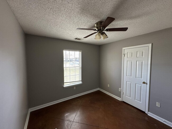 Building Photo - 5534 Lacey Cove