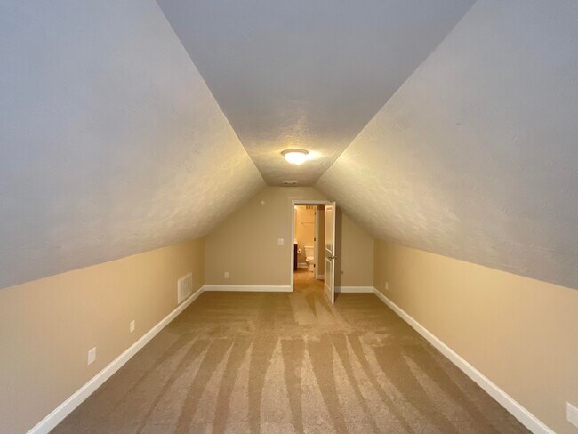 Building Photo - 5798 Whispering Pnes Wy