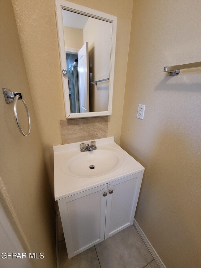 Building Photo - 7365 N Loop Dr