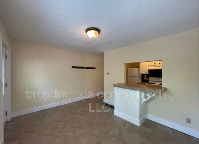 Building Photo - 1316 Hyman Ave
