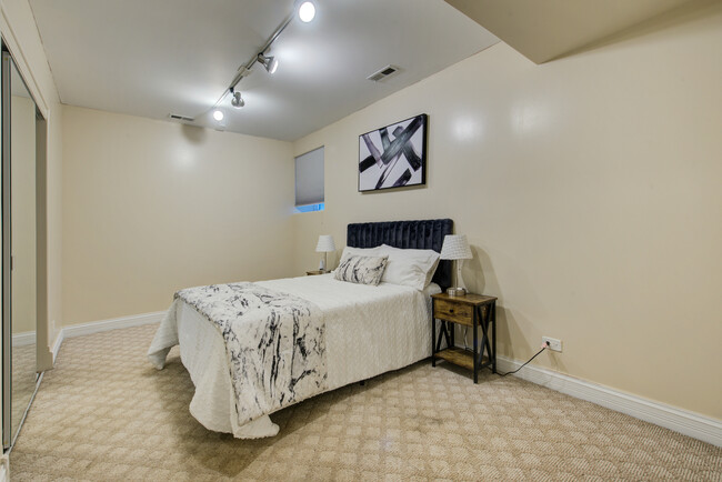 Building Photo - 5001 S King Dr