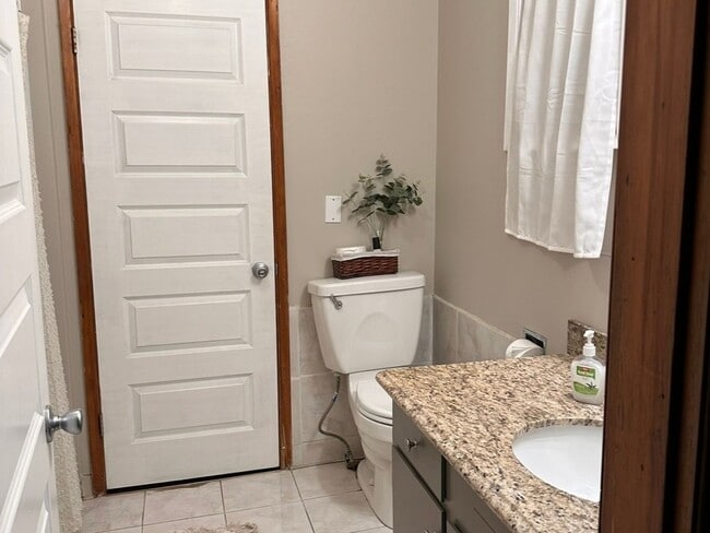 Building Photo - 4803 SE Haig St