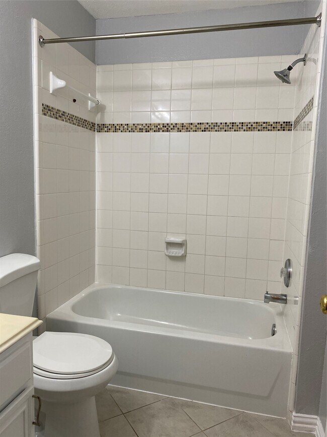 Building Photo - 7022 Leaders Crossing Dr