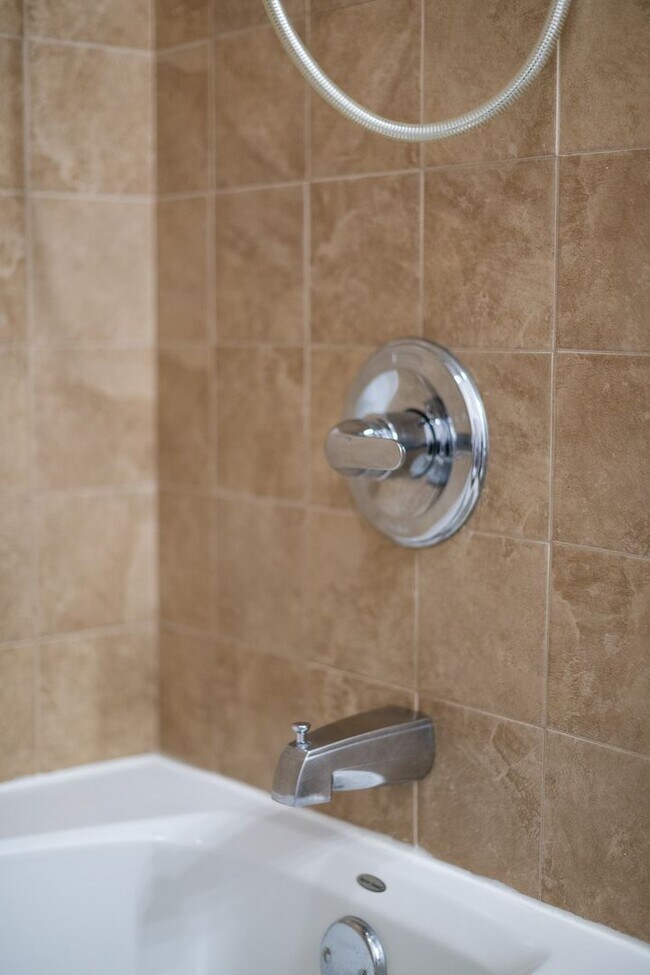 Building Photo - 3 bedroom / 2 bathroom Duplex for rent in Hobart