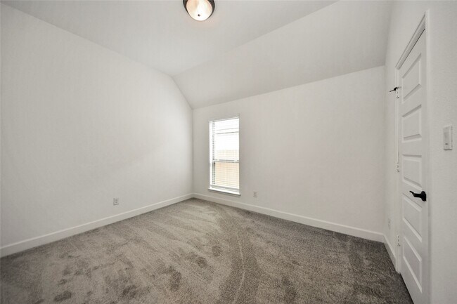 Building Photo - 2130 Coyote Run Dr