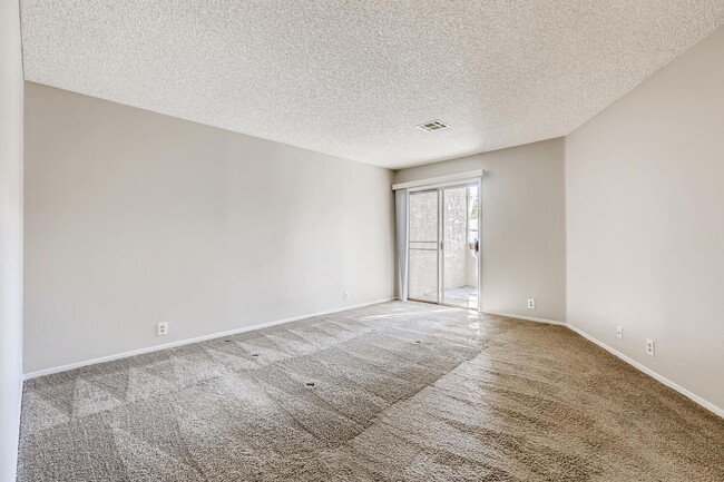 Building Photo - Stunning 2 Bedroom 2 Bath 2nd story condo