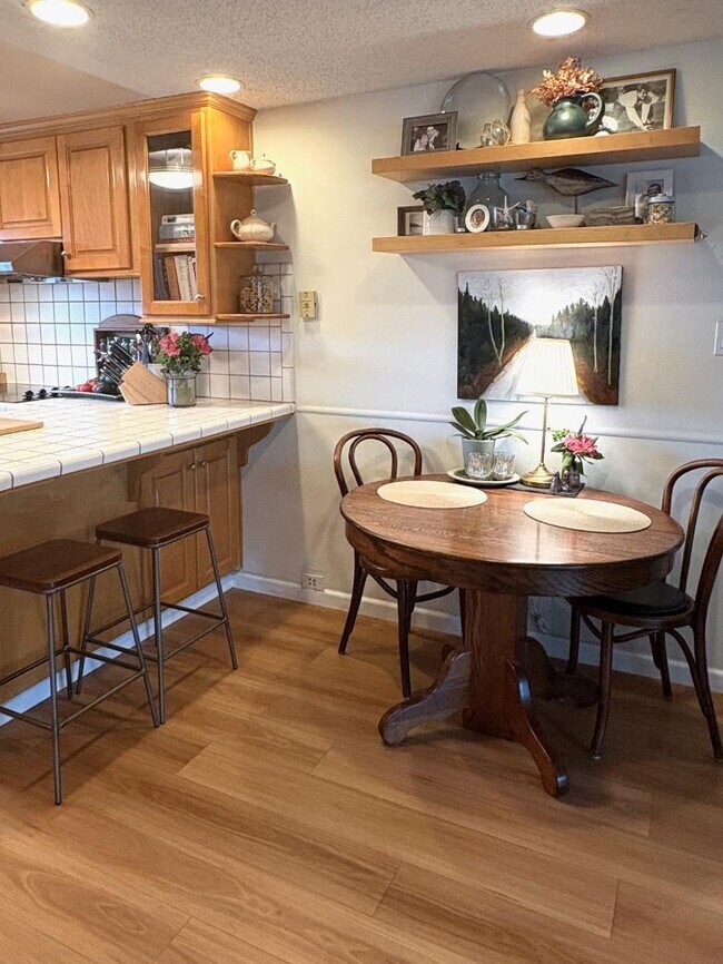 Building Photo - 5919 Royal Ann Dr