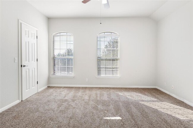 Building Photo - 3807 Links Ln