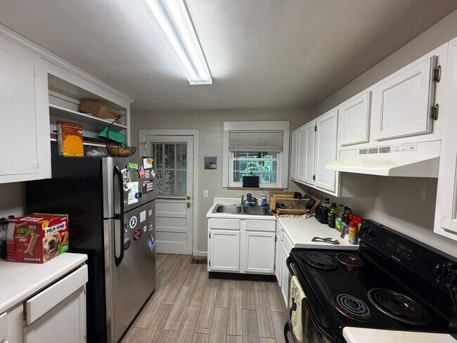 Building Photo - 306 N 11th St