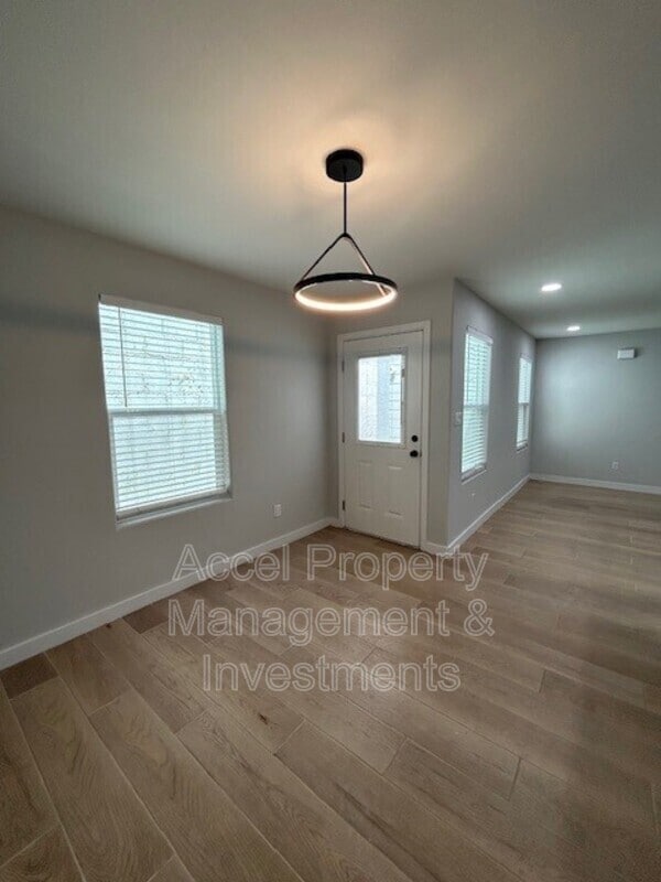 Building Photo - 6617 N 5th St