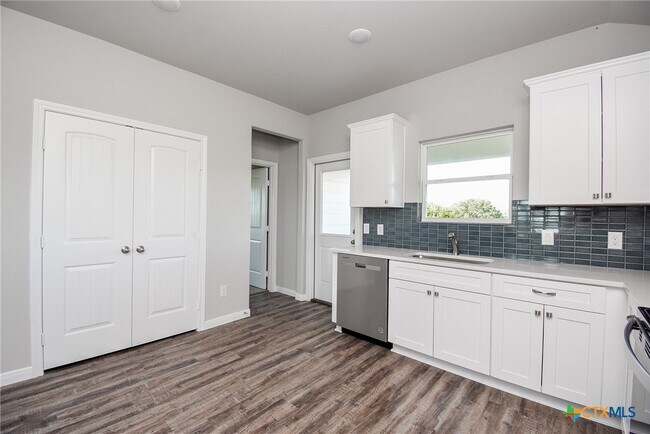 Building Photo - 544 Buckskin Dr