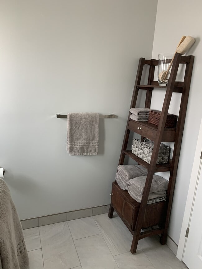 Building Photo - 1417 Sunnyslope Ave