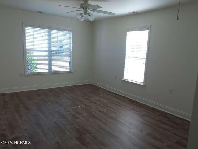 Building Photo - 100 Windchime Ct